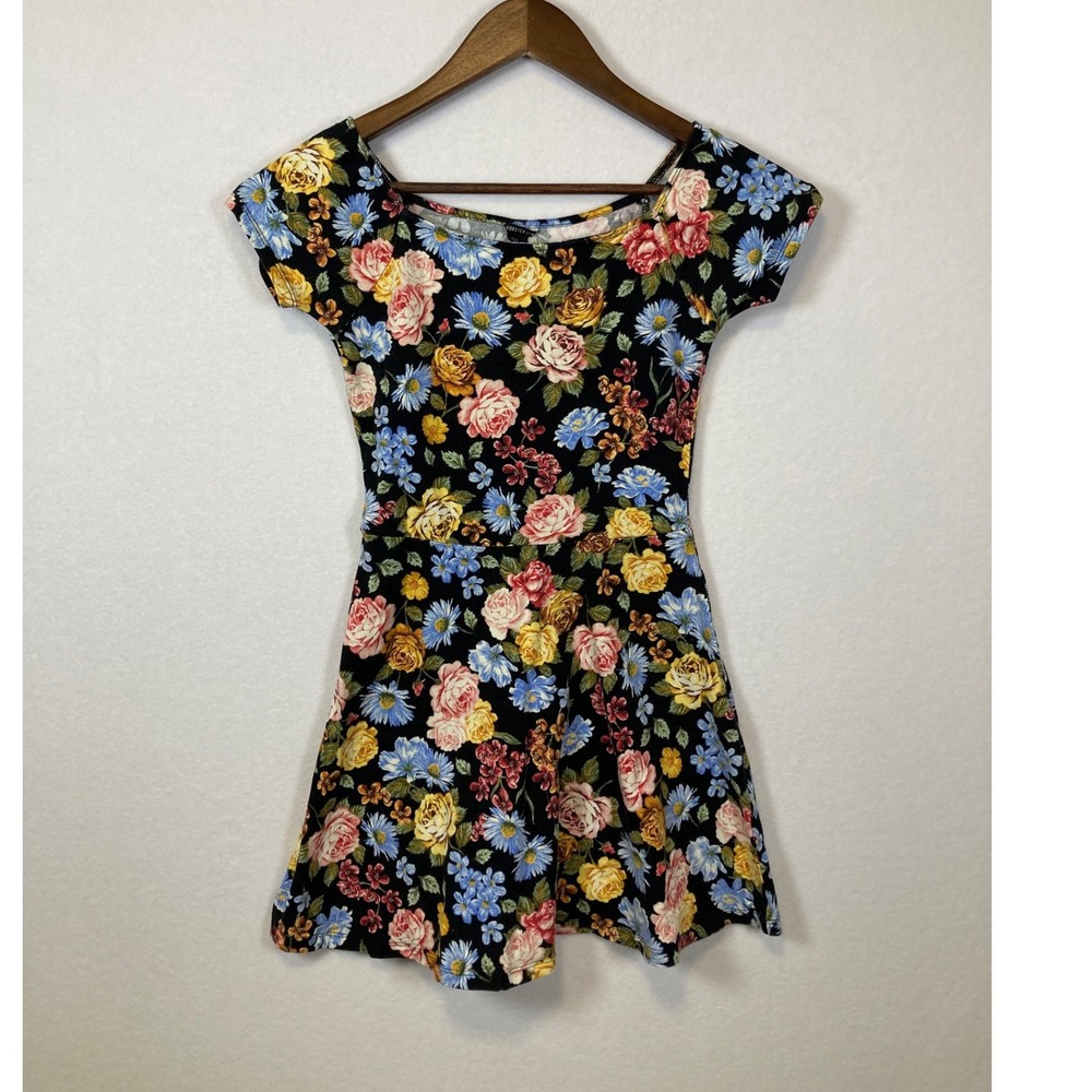 Forever 21 Womens Small Black Floral Skater‎ Mini Dress Short Sleeve Scoop Neck
